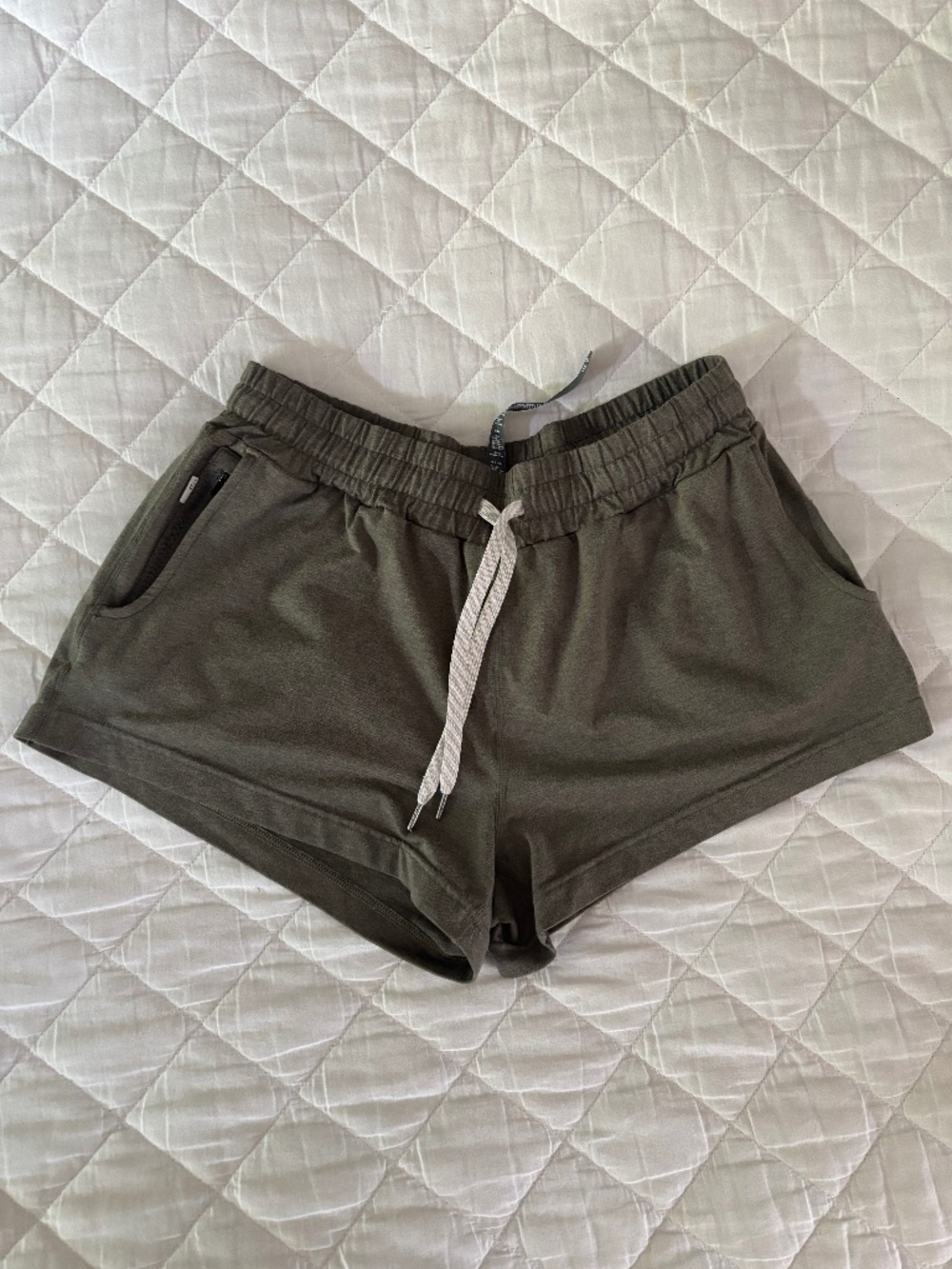 Vuori Halo Performance short, size small